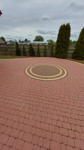 Read more about the article Impregnacja kostki brukowej – jak skutecznie zabezpieczyć nawierzchnię na lata? Kompleksowy poradnik